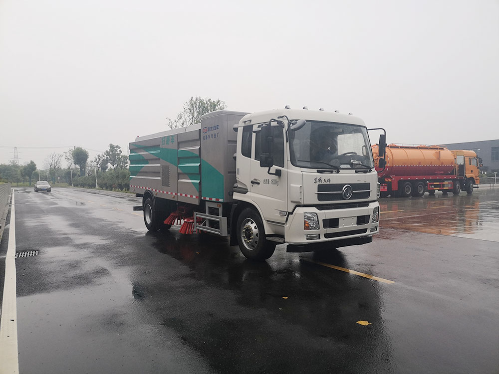 CL5180TSLBEV天錦純電動掃路車